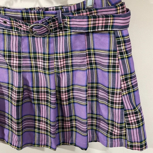 Almost Famous Grommet Belt Plaid Pleated High Rise Mini Skirt Purple Pink L - Picture 3 of 13